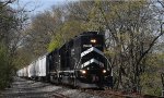 DRRV 2006 and DRRV 5304 lead RP-1 and 18 Air-Flo hoppers east at Mill Pond Rd